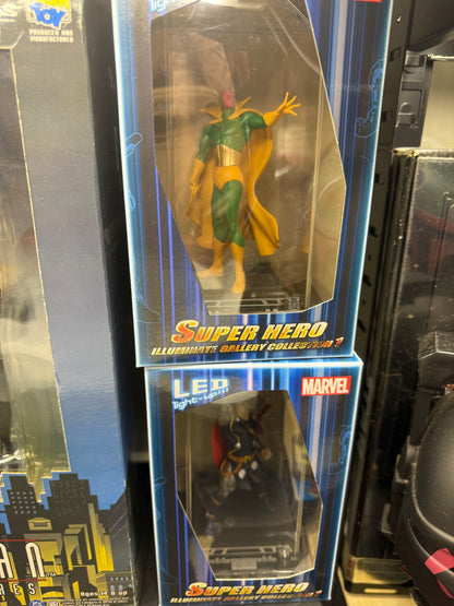 Topi Super Hero Illuminate Gallery Collection - VISION